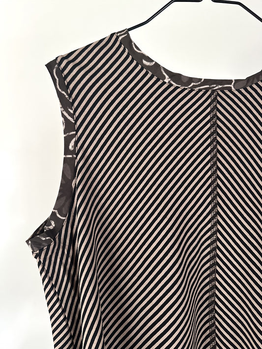 Helen sleeveless top| diagonal ribbed knit tank top with buttoned back