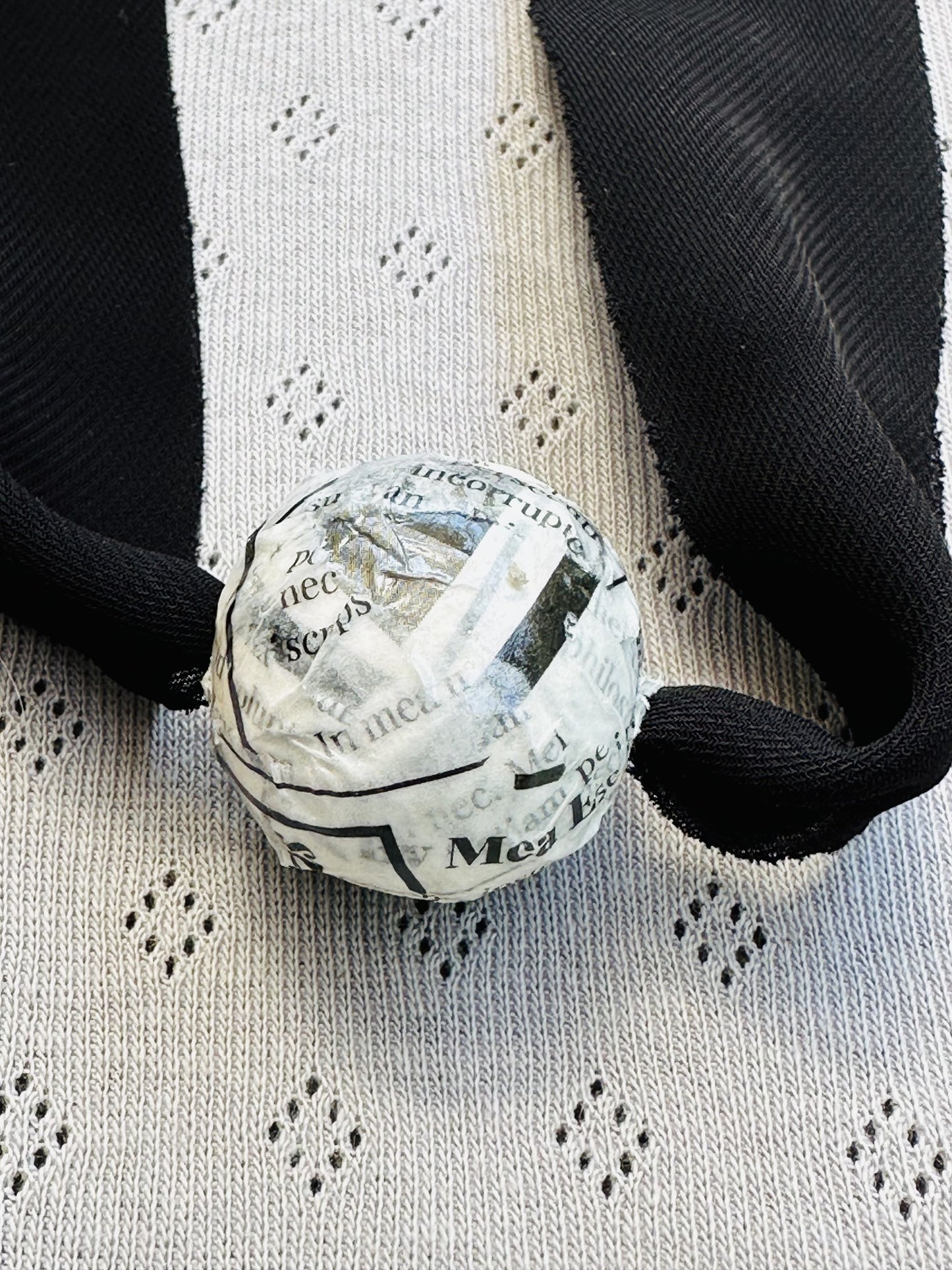 258112 Necklace with dramatic bead