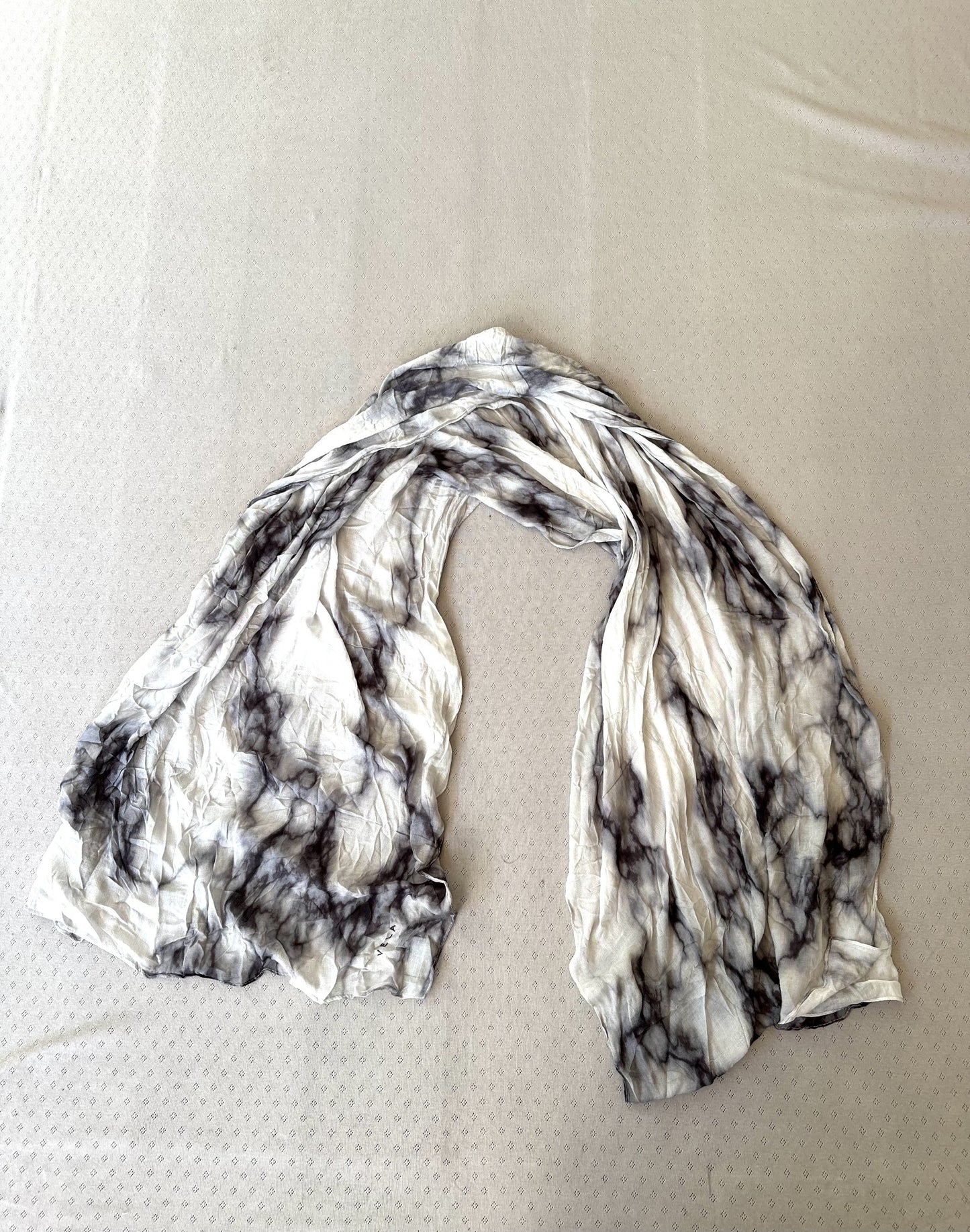 258115 Poetic shawl