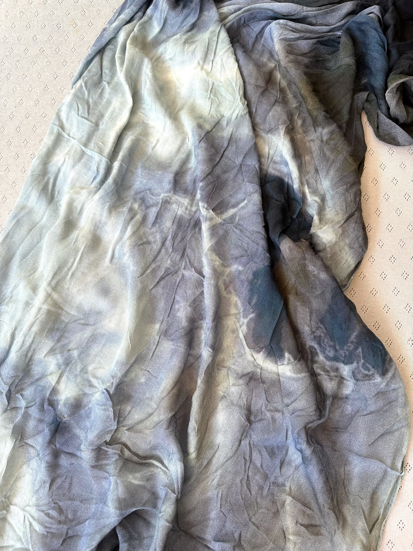 258115 Poetic shawl