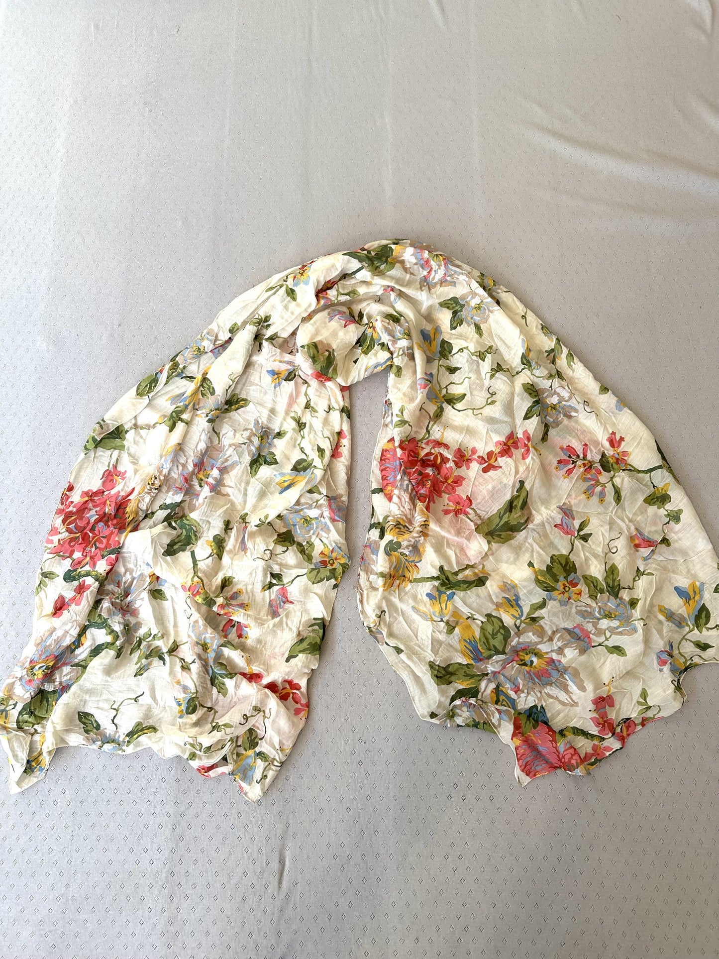 258115 Poetic shawl