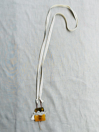New! 248110 Amber pendent necklace