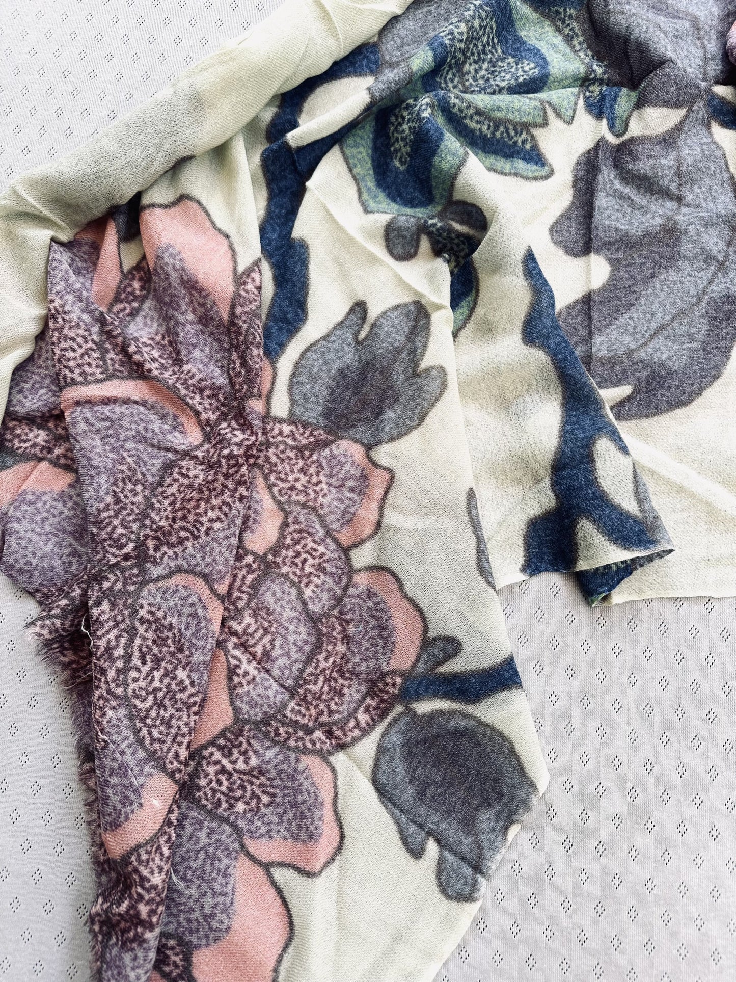 New! 268100 Anais hand made shawl