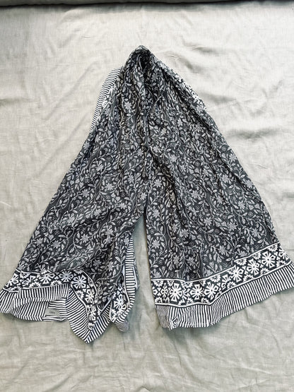 238114 Block print shawl