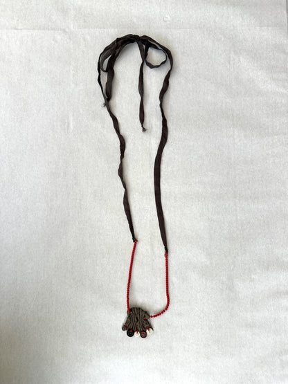 חדש! 268109 שרשרת בד ומשי מפוסלת בעבודת יד של גיל