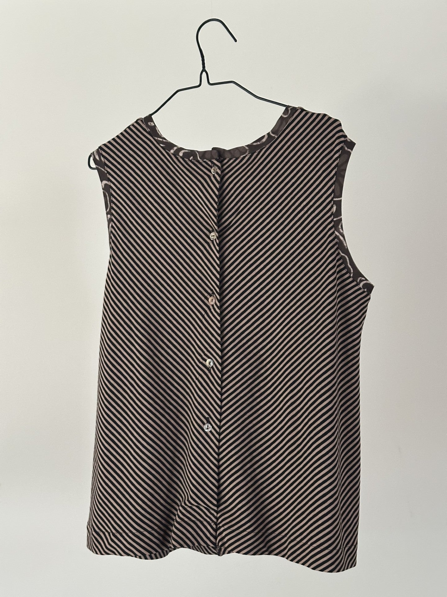  Helen sleeveless top| diagonal ribbed knit tank top with buttoned back