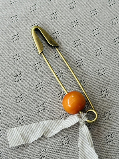 New! 268107 Lizi statement pin