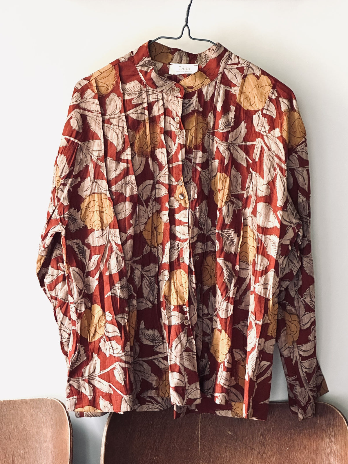  Nesta blouse|The ultimate balance of romantic softness and urban chic.