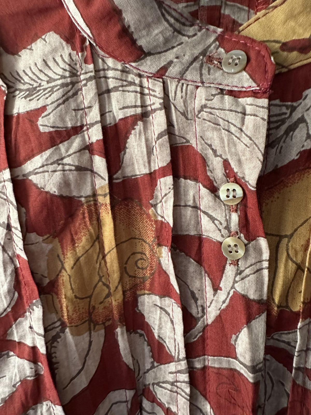  Nesta blouse|The ultimate balance of romantic softness and urban chic.