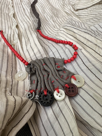 חדש! 268109 שרשרת בד ומשי מפוסלת בעבודת יד של גיל