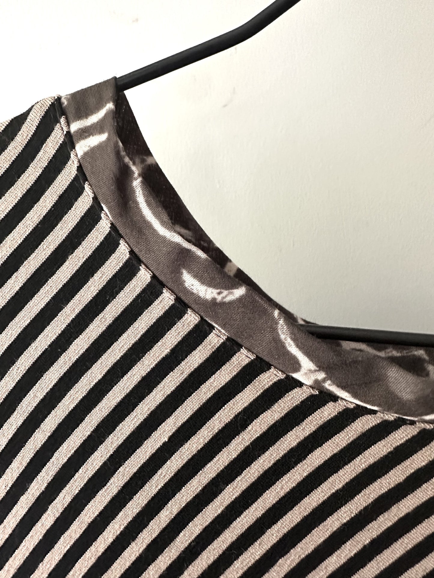  Helen sleeveless top| diagonal ribbed knit tank top with buttoned back