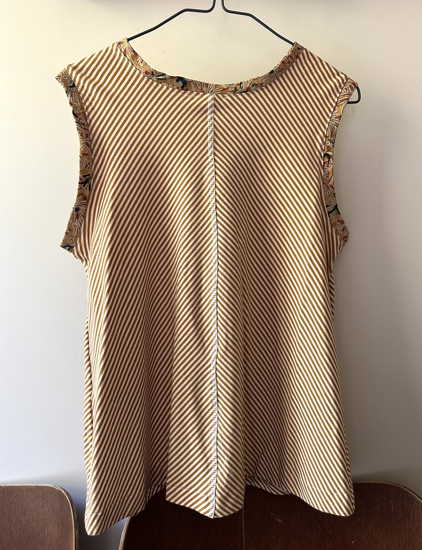  Helen sleeveless top| diagonal ribbed knit tank top with buttoned back