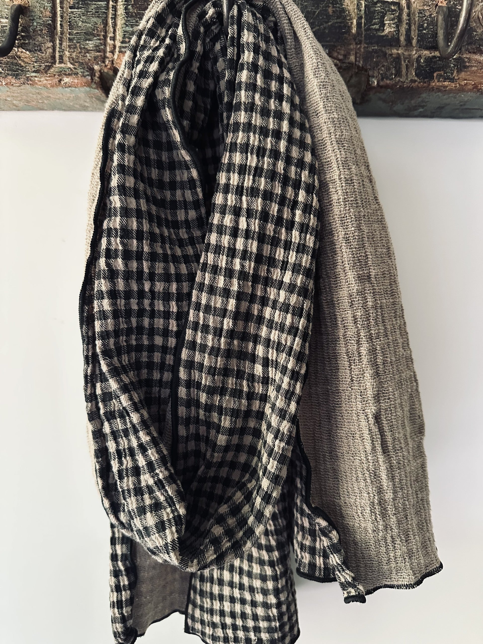  Mist reversible plaid scarf|Meet the ultimate accessory.
