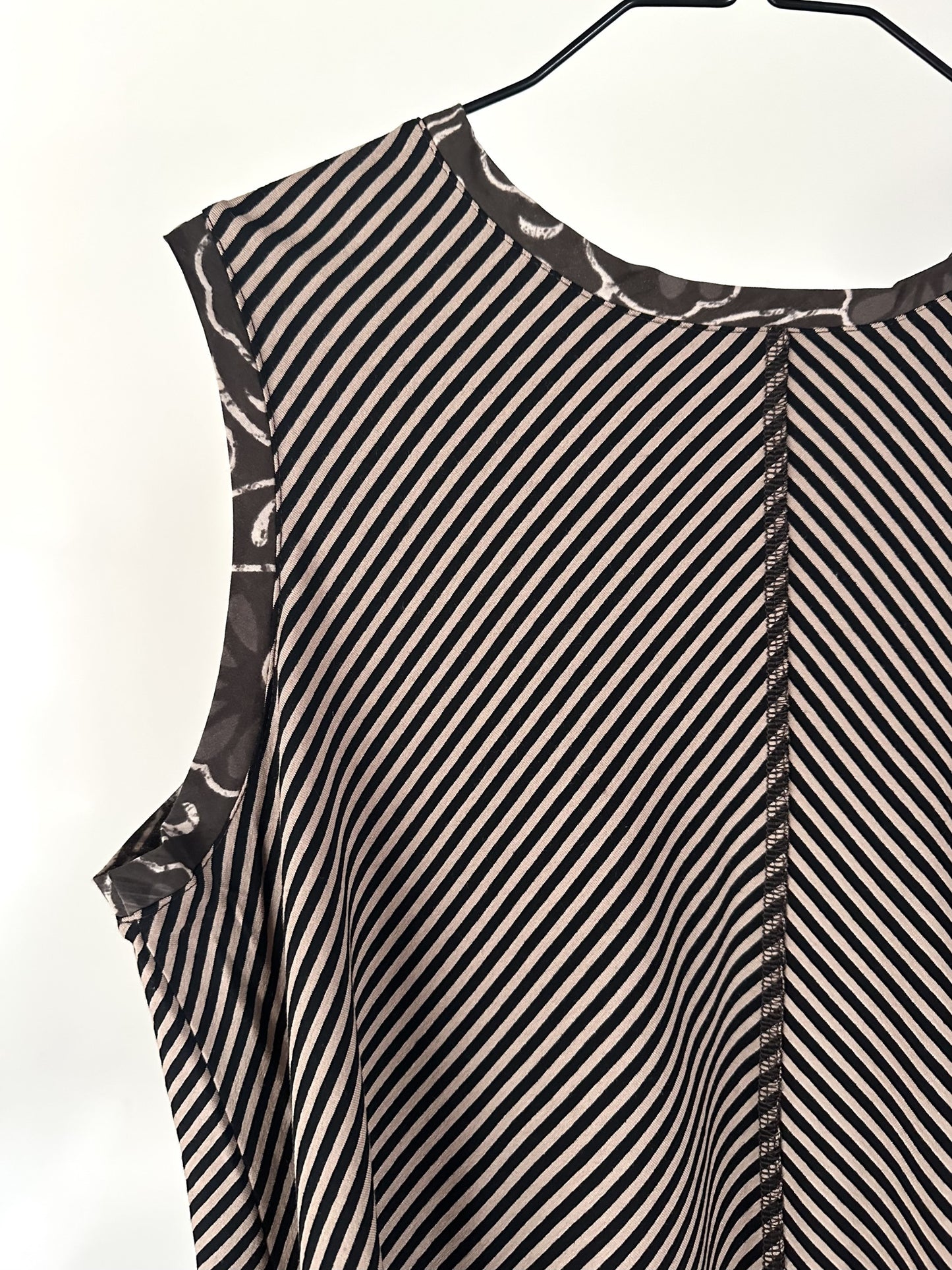  Helen sleeveless top| diagonal ribbed knit tank top with buttoned back
