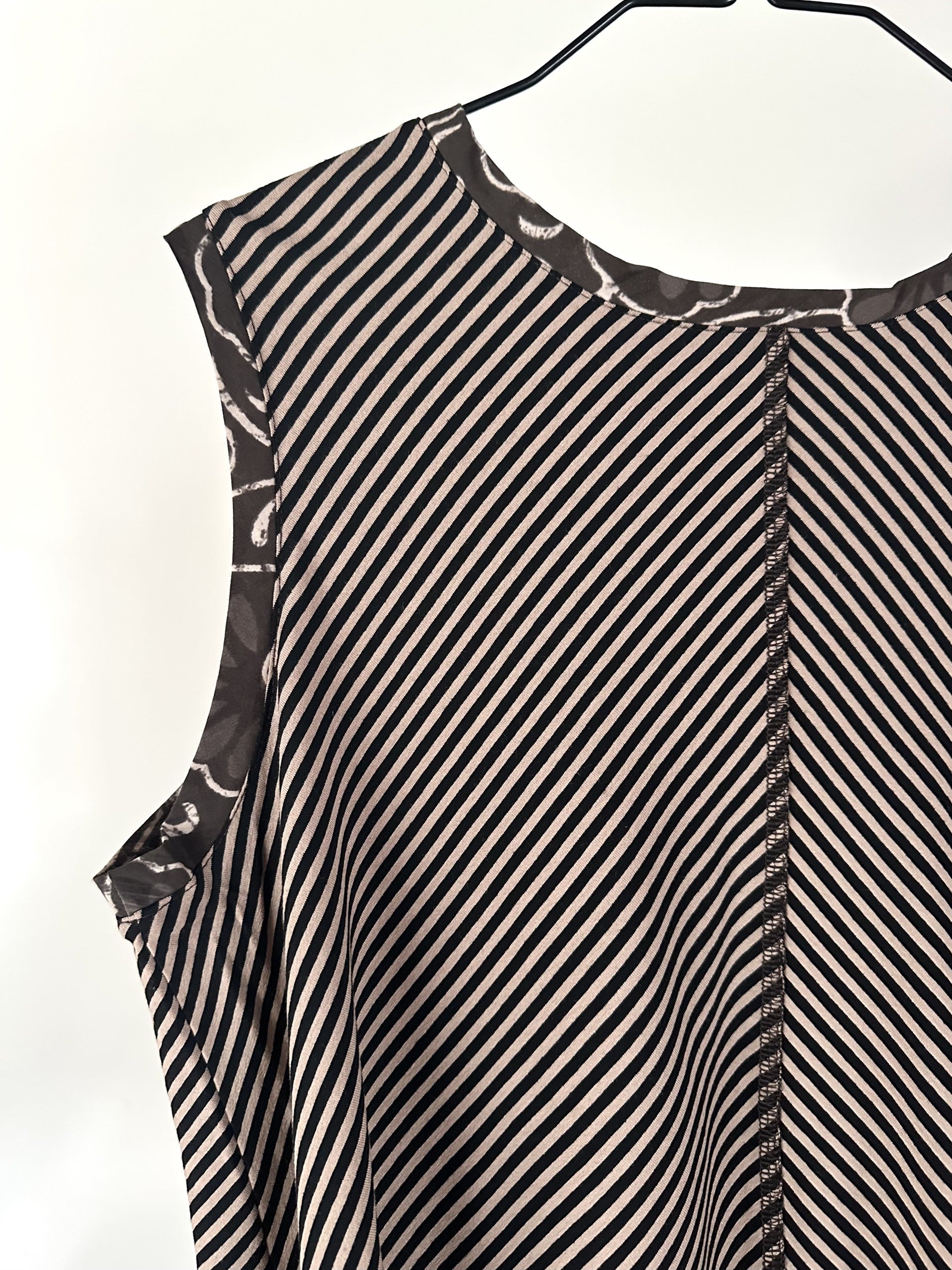  Helen sleeveless top| diagonal ribbed knit tank top with buttoned back