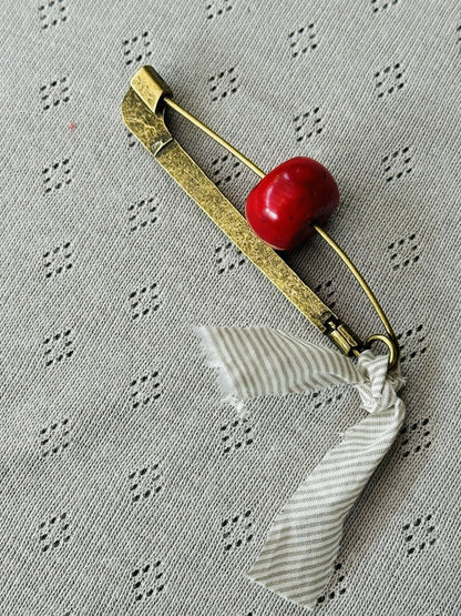 New! 268107 Lizi statement pin