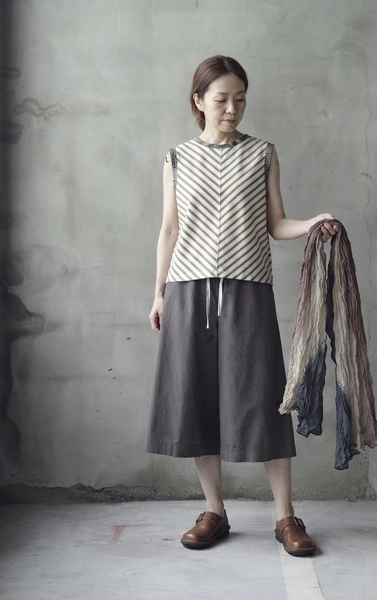  Helen sleeveless top| diagonal ribbed knit tank top with buttoned back