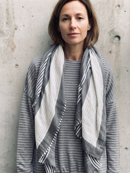  Multi layer scarf|A luxurious three-layer scarf 