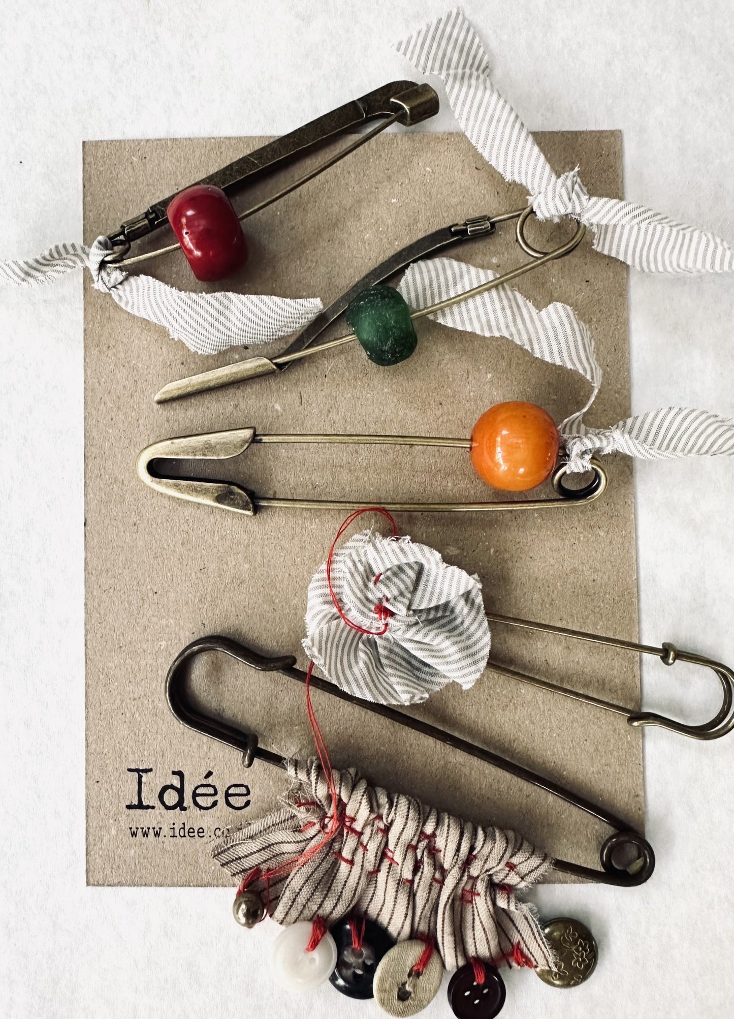 חדש! 268107 ליזי סיכת דש