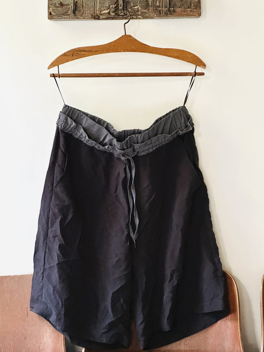 Tami pants| 3/4 length pants with patterned elastic waistband made from natural fabric.