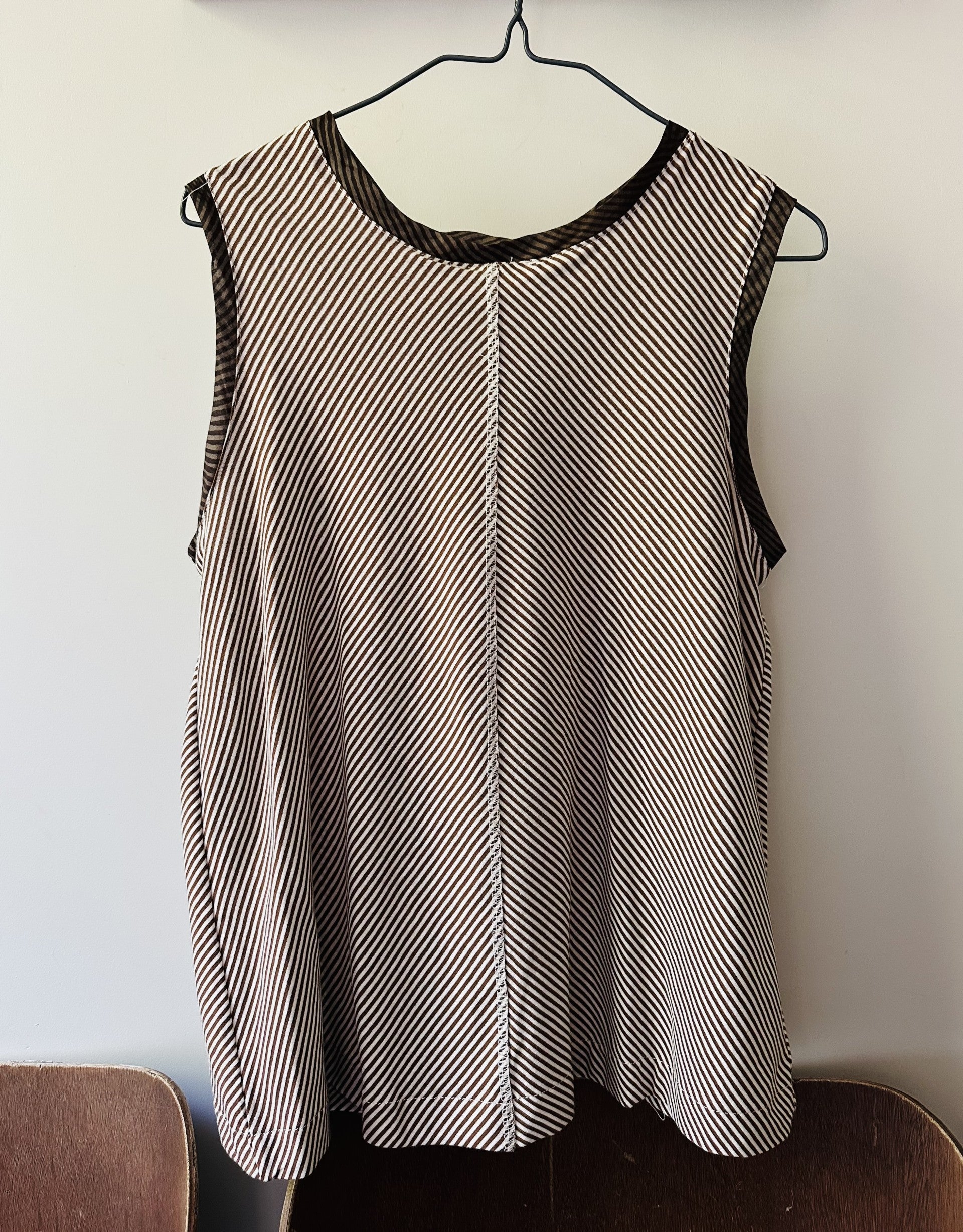  Helen sleeveless top| diagonal ribbed knit tank top with buttoned back