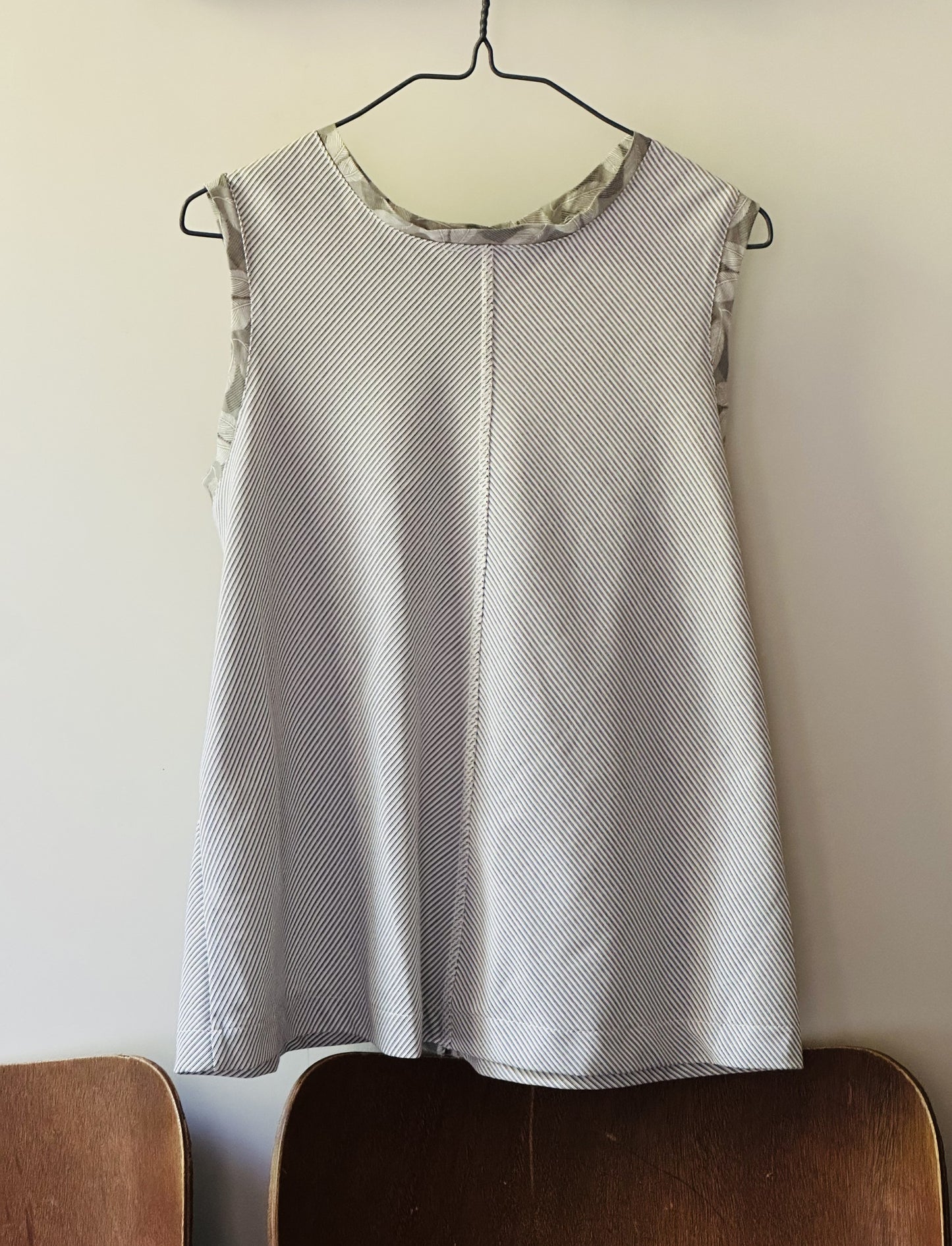  Helen sleeveless top| diagonal ribbed knit tank top with buttoned back