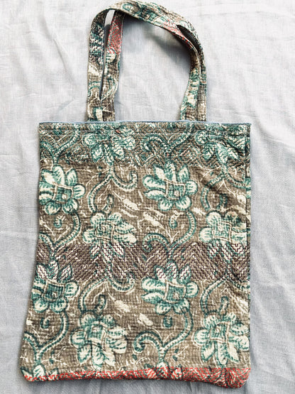 218117 Embroidered floral  bag