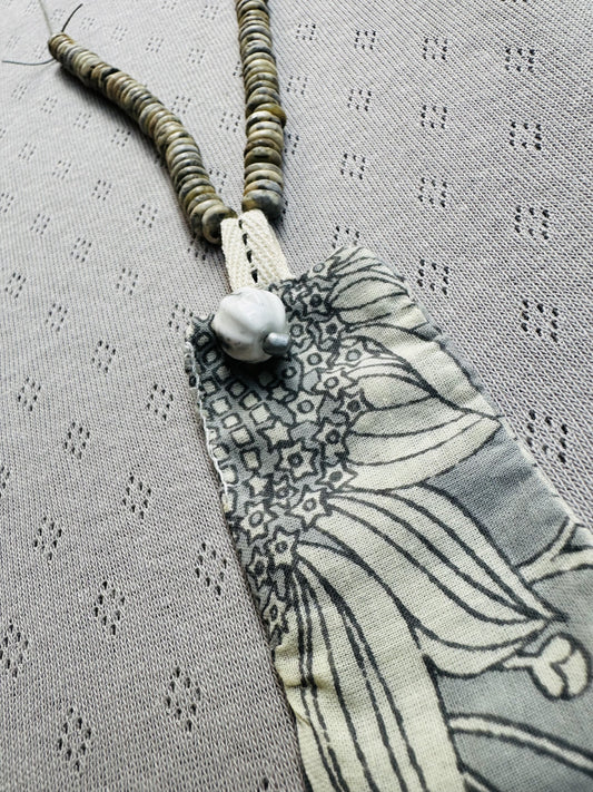  258118  זוהר מחרוזת חרוזים טיבעיים משולבת דיסקית בד