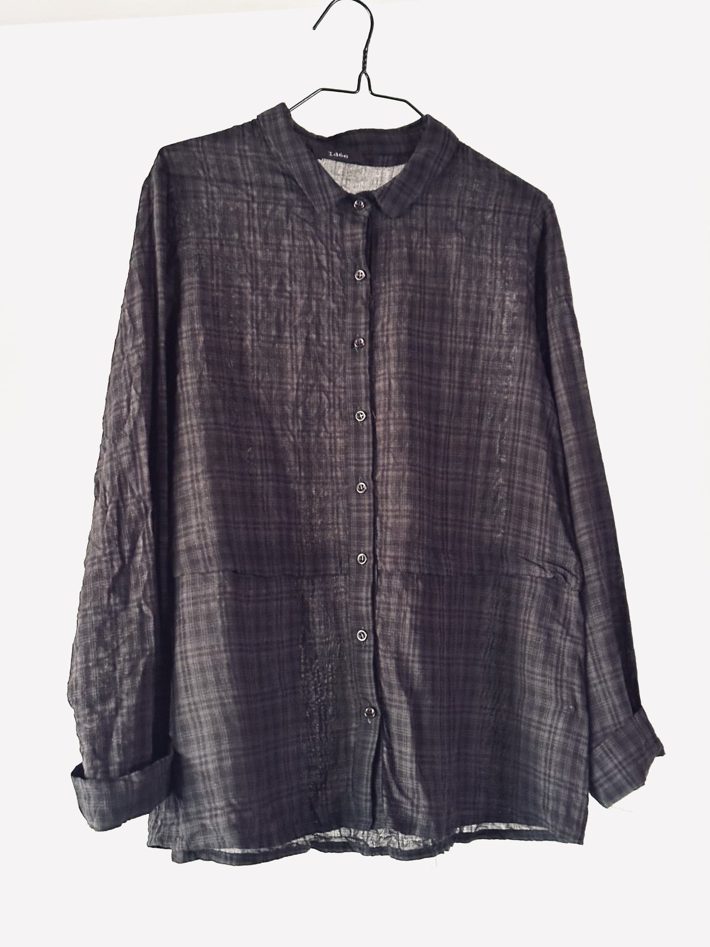 Lili blouse|Relaxed fit, 100% cotton ,buttoned front, clean cut.