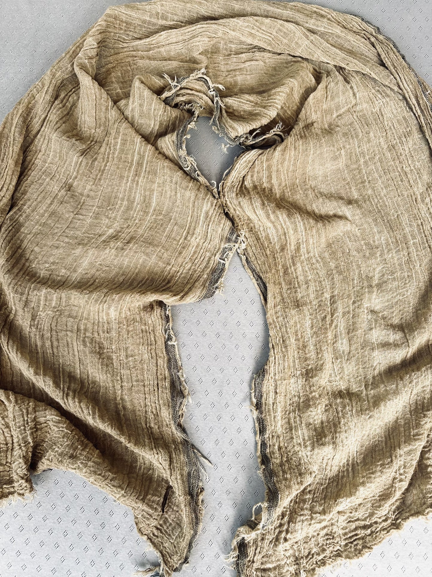 Collet 258107 Soft shawl.