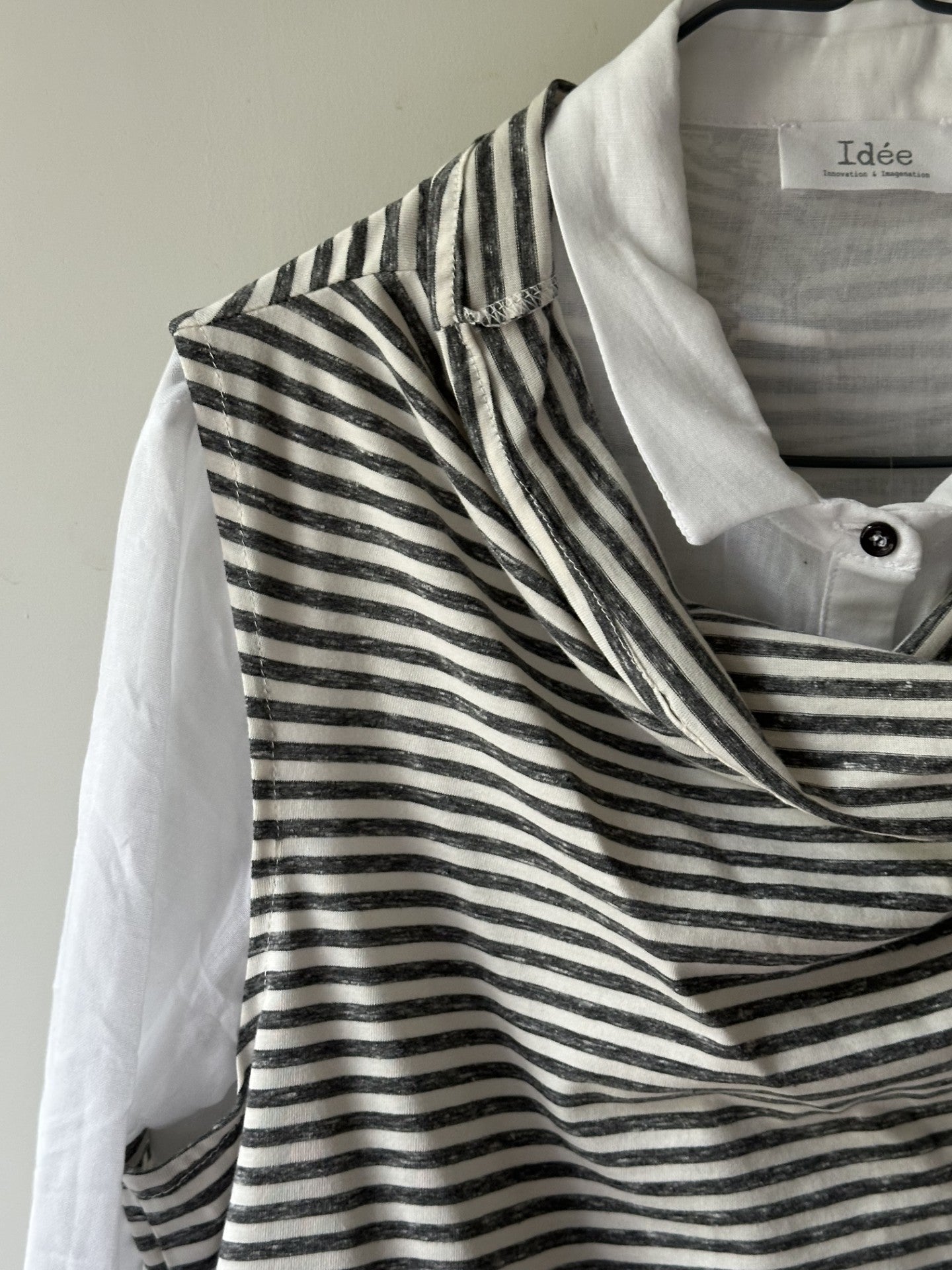 197105 Alma vest top