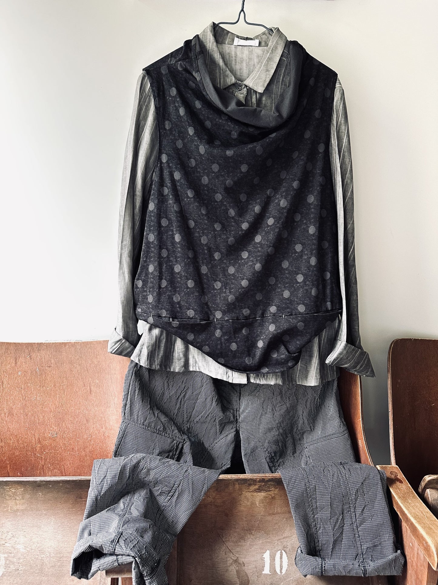 197105 Alma vest top