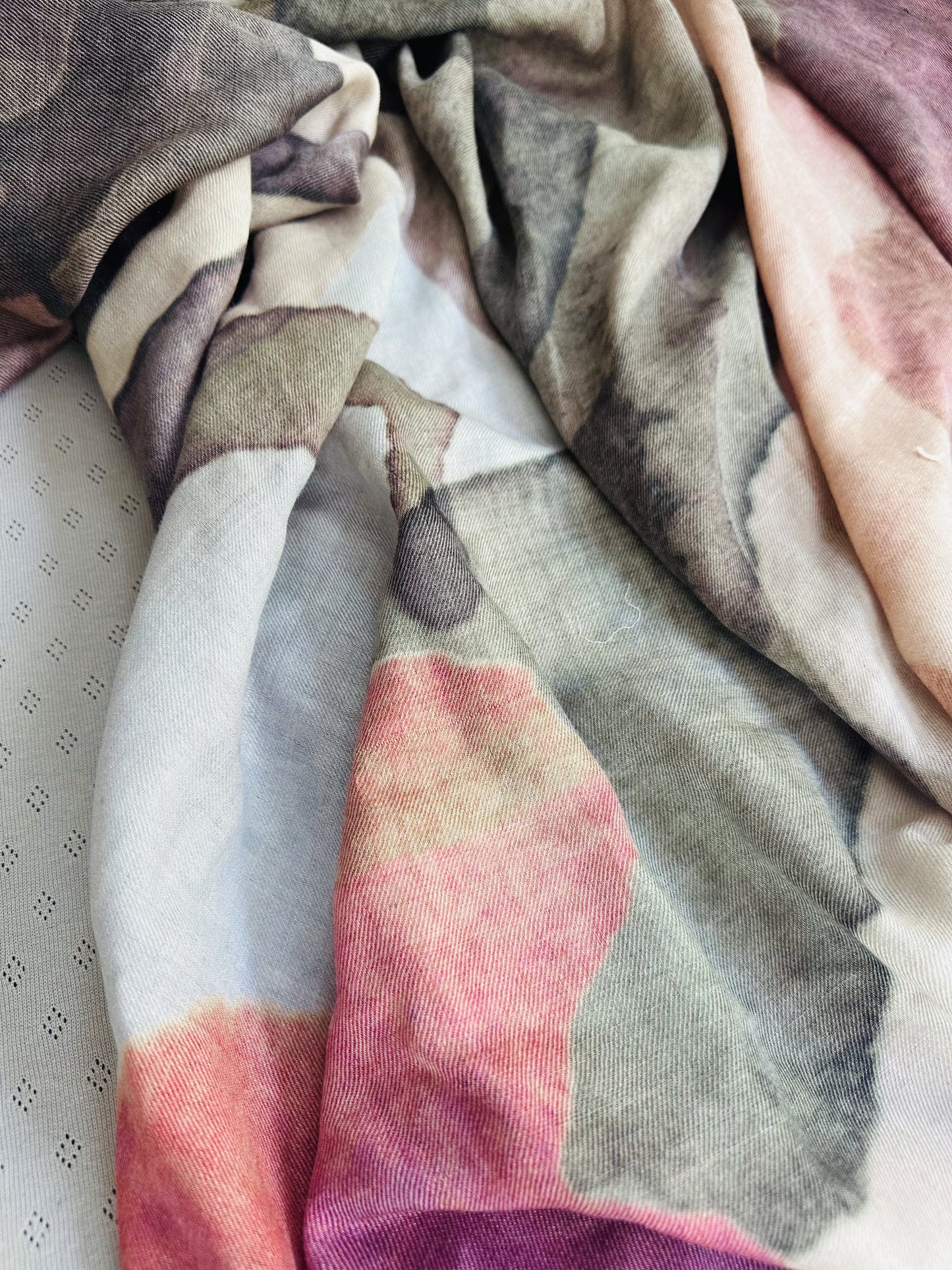 268105 אדל של ענק