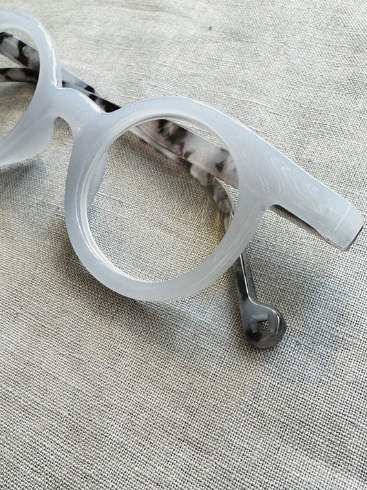 248106  Reading glasses